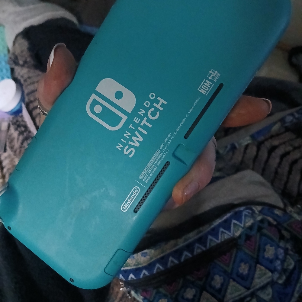 Nintendo Handheld Console - Turquoise - Picture 10 of 10